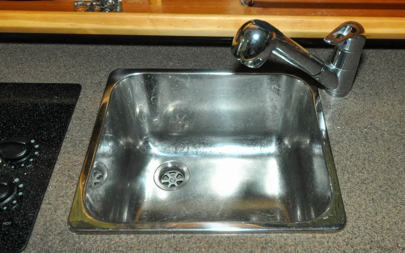 Slide: The Image of Cutwater C-28 2012 - 90