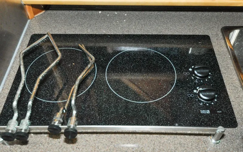 Slide: The Image of Cutwater C28 - Rhapsody - 91