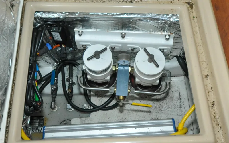 Slide: The Image of Cutwater C28 - Rhapsody - 95