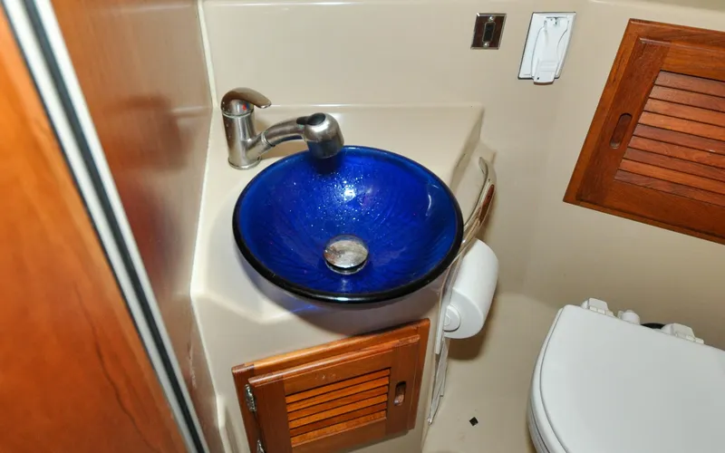 Slide: The Image of Cutwater C28 - Rhapsody - 99