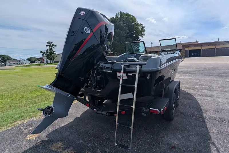 Slide: The Image of 2026 LUND 185 IMPACT GL BLUE SILVER LOCATED AT WACONDA BOATS - 10