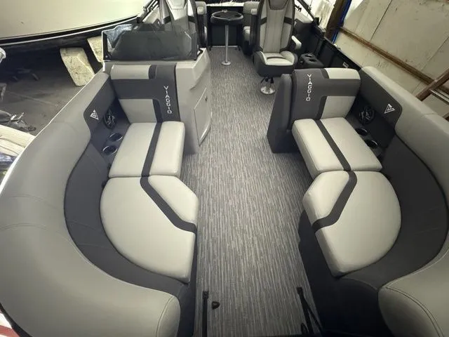 Slide: The Image of Viaggio By Misty Harbor X18U Bi-Toon (25" Tubes) 2026 - 12