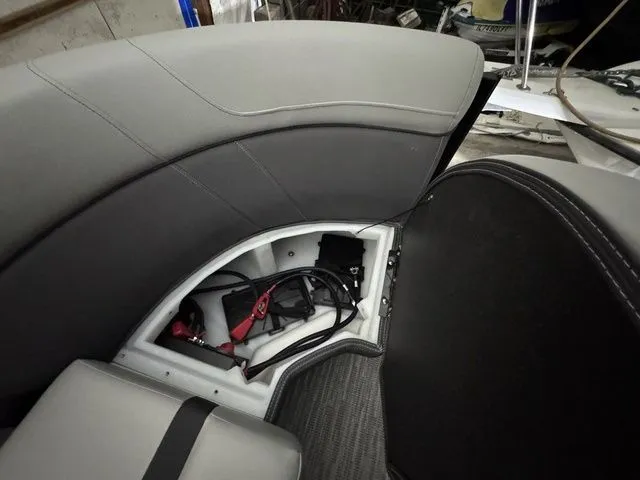 Slide: The Image of Viaggio By Misty Harbor X18U Bi-Toon (25" Tubes) 2026 - 17