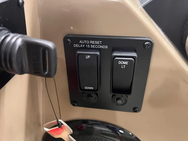 Slide: The Image of Sylvan Mirage 8520 Party Fish 2026 - 10