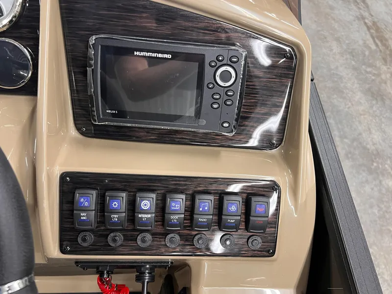 Slide: The Image of Sylvan Mirage 8520 Party Fish 2026 - 16