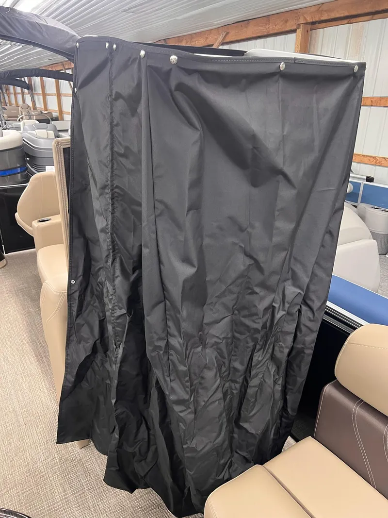 Slide: The Image of Sylvan Mirage 8520 Party Fish 2026 - 17