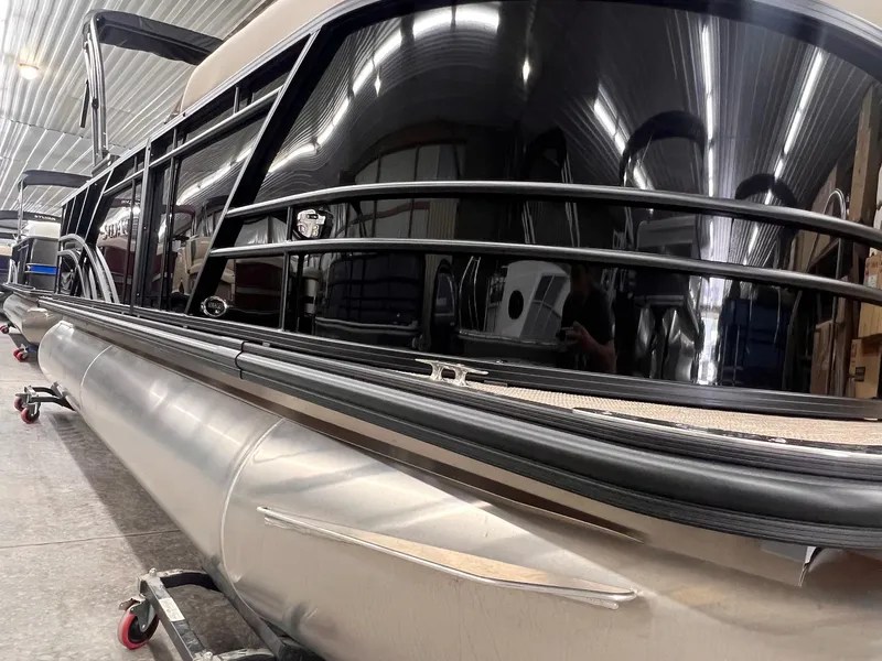 Slide: The Image of Sylvan Mirage 8520 Party Fish 2026 - 21