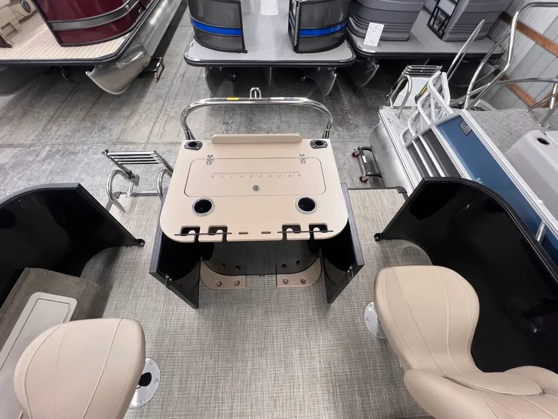 Slide: The Image of Sylvan Mirage 8520 Party Fish 2026 - 24