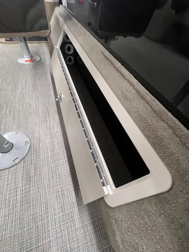 Slide: The Image of Sylvan Mirage 8520 Party Fish 2026 - 28