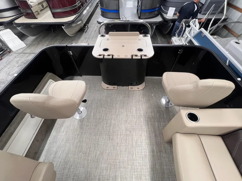 Slide: The Image of Sylvan Mirage 8520 Party Fish 2026 - 30