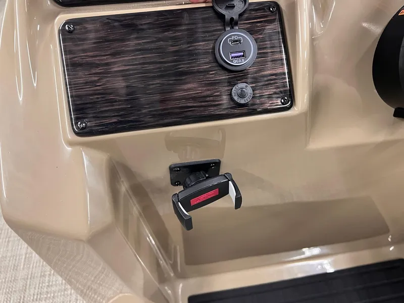 Slide: The Image of Sylvan Mirage 8520 Party Fish 2026 - 32