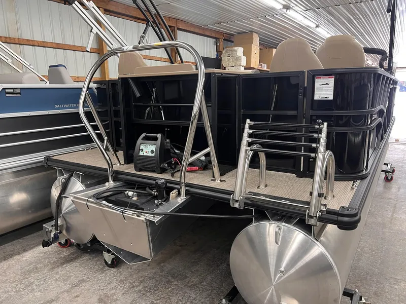 Slide: The Image of Sylvan Mirage 8520 Party Fish 2026 - 41