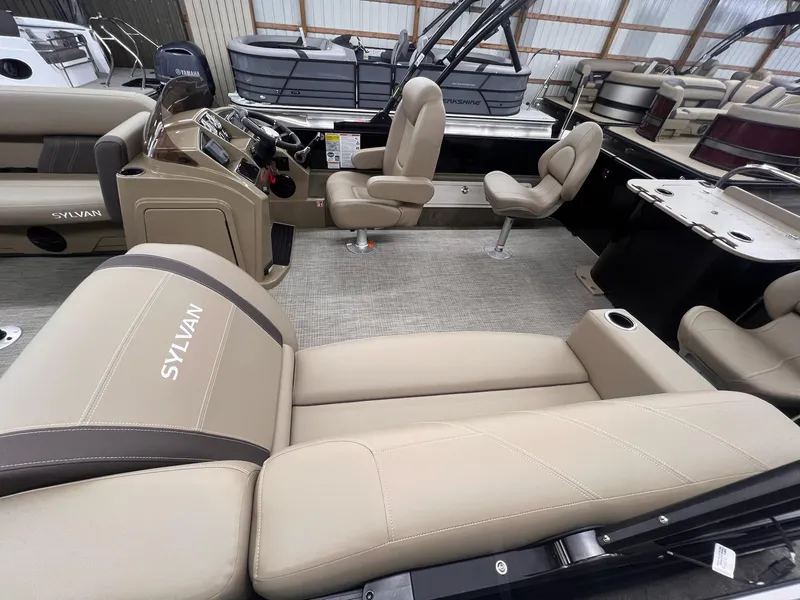 Slide: The Image of Sylvan Mirage 8520 Party Fish 2026 - 43