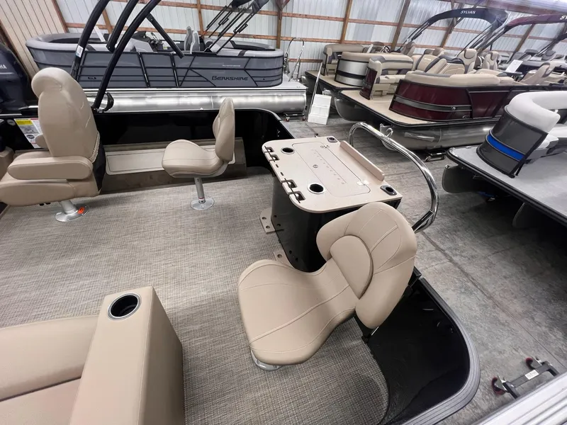 Slide: The Image of Sylvan Mirage 8520 Party Fish 2026 - 44