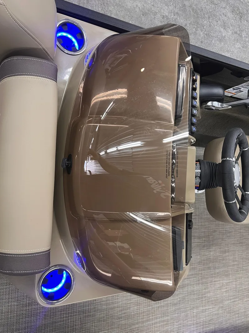 Slide: The Image of Sylvan Mirage 8520 Party Fish 2026 - 5