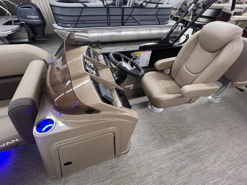 Slide: The Image of Sylvan Mirage 8520 Party Fish 2026 - 6