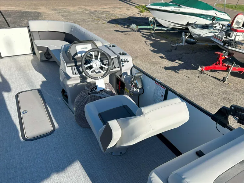 Slide: The Image of 2025 Harris Tritoon Center Walk Through Cruiser - 4