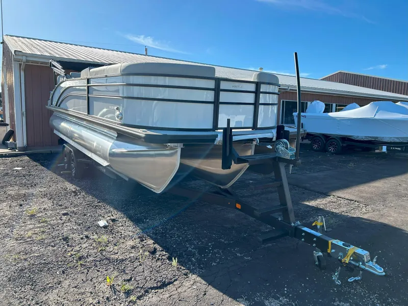 Slide: The Image of 2025 Harris Tritoon Center Walk Through Cruiser - 5