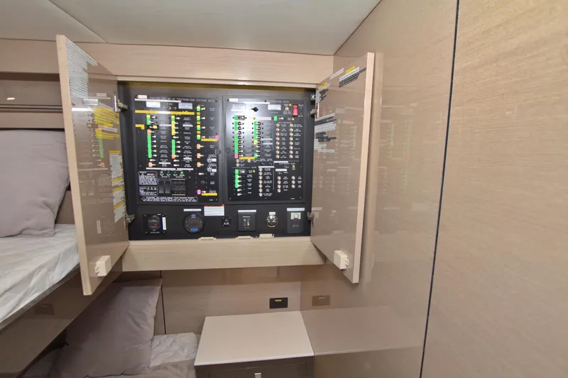 Slide: The Image of Cruisers Yachts 54 Fly 2018 - 62