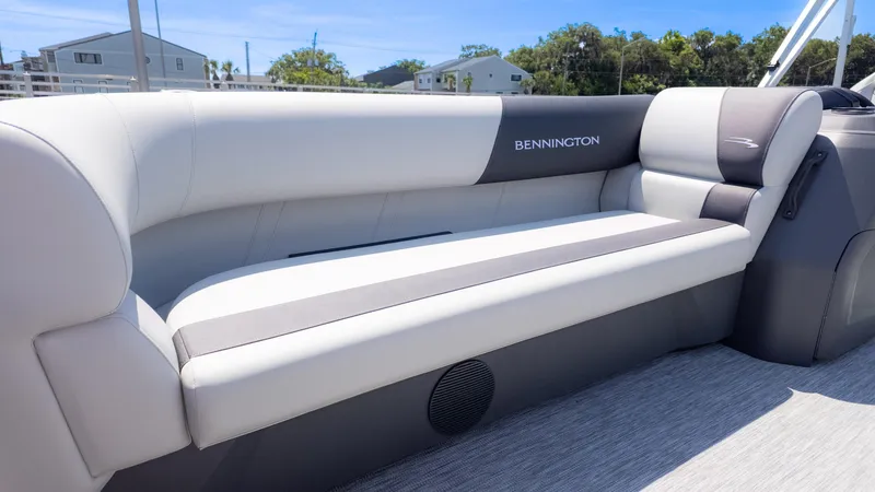 Slide: The Image of Bennington 20 SL 2026 - 15