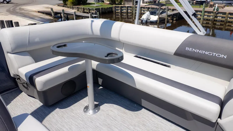 Slide: The Image of Bennington 20 SL 2026 - 9