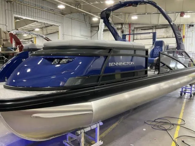 The Image of Bennington Q Quad Bench 25 QCWA Tritoon 2023 - 1