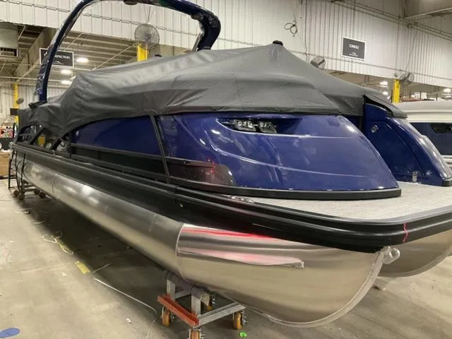 Slide: The Image of Bennington Q Quad Bench 25 QCWA Tritoon 2023 - 16