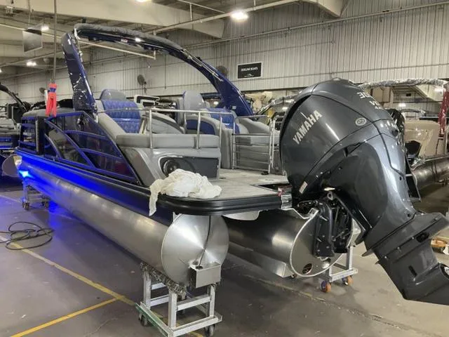 Slide: The Image of Bennington Q Quad Bench 25 QCWA Tritoon 2023 - 5