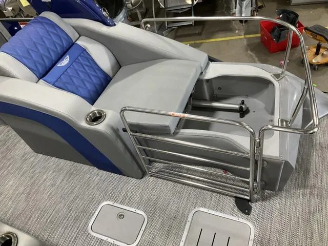 Slide: The Image of Bennington Q Quad Bench 25 QCWA Tritoon 2023 - 8