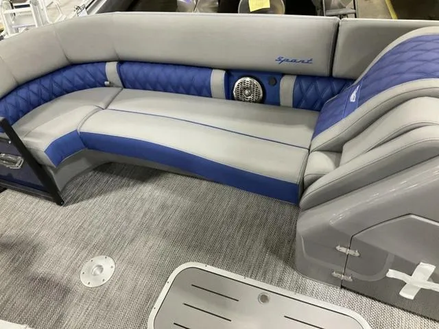 Slide: The Image of Bennington Q Quad Bench 25 QCWA Tritoon 2023 - 14