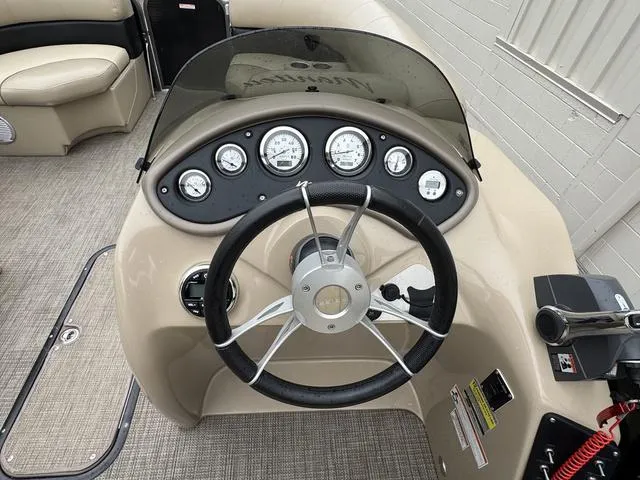 Slide: The Image of Manitou 23 Oasis SR SHP 2016 - 10