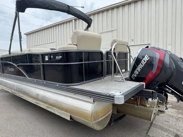 Slide: The Image of Manitou 23 Oasis SR SHP 2016 - 3