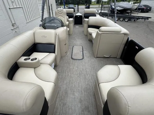 Slide: The Image of Manitou 23 Oasis SR SHP 2016 - 5