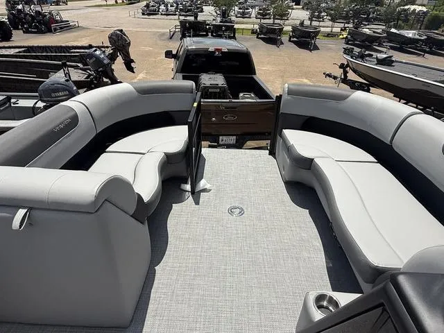 Slide: The Image of Veranda VR22RC 2026 - 22