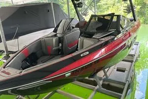 Slide: The Image of Malibu Wakesetter 23 LSV 2022 - 82