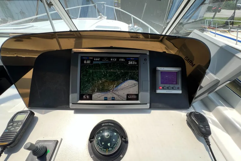 Slide: The Image of 2001 Mainship 34 PILOT helm with Garmin navigation system and marine radio. - 17