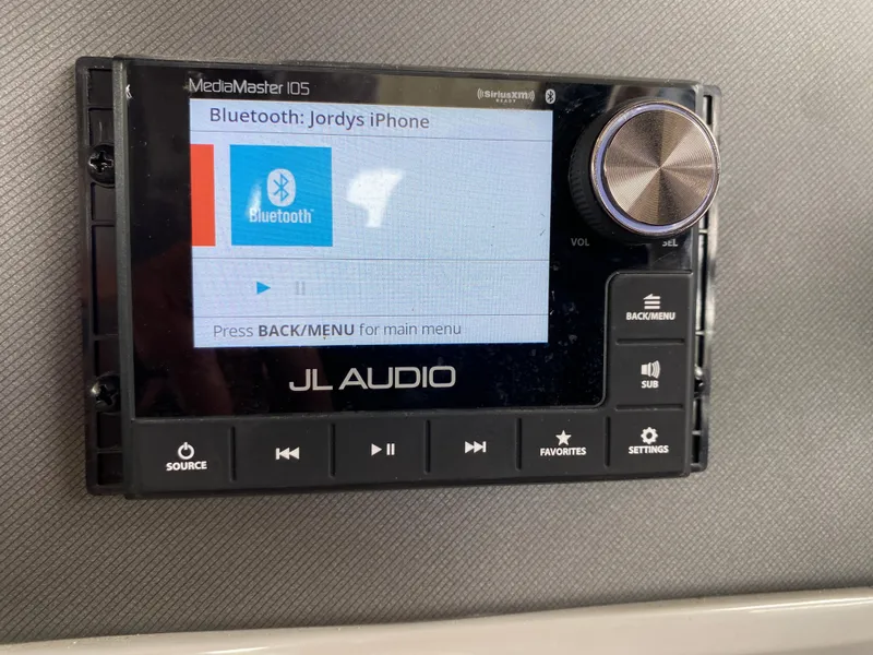 Slide: The Image of JL Audio MediaMaster 105 displaying Bluetooth connection on Manitou 25 LX SRW SHP 2022. - 29