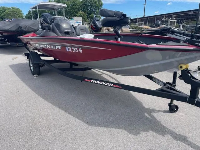 The Image of Tracker Pro Team 175 TF 2024 - 1