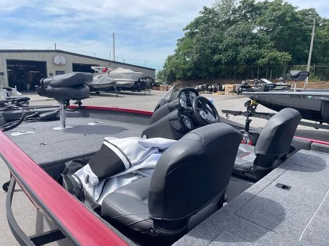 Slide: The Image of Tracker Pro Team 175 TF 2024 - 3