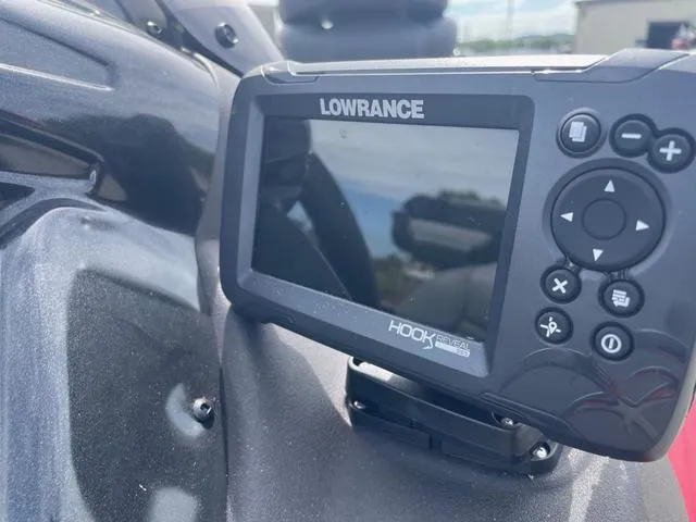 Slide: The Image of Tracker Pro Team 175 TF 2024 - 4