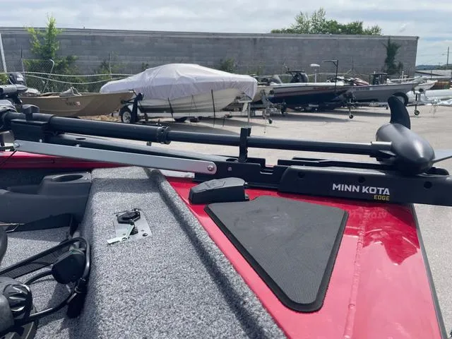 Slide: The Image of Tracker Pro Team 175 TF 2024 - 5