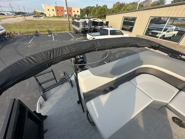 Slide: The Image of Lowe LS L-Shaped 210 2025 - 10