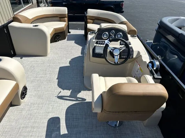 Slide: The Image of Lowe SS Conversion Lounge SS 210 CL 2025 - 15