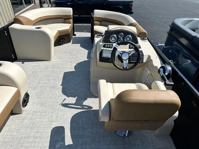 Slide: The Image of Lowe SS Conversion Lounge SS 210 CL 2025 - 4