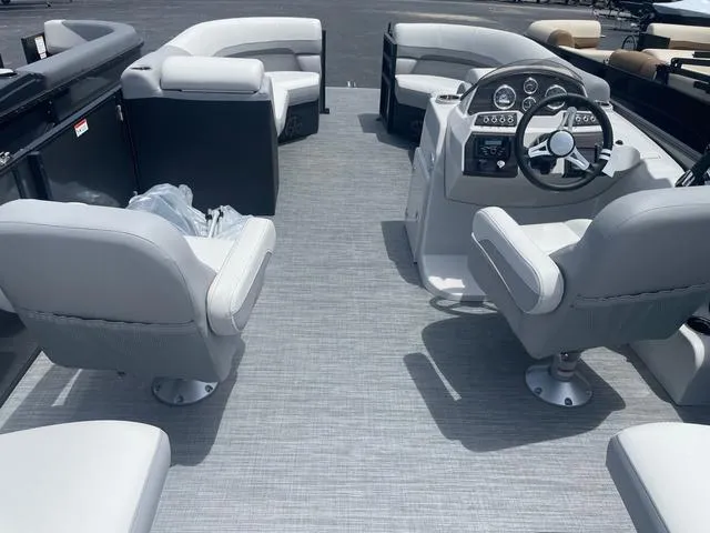 Slide: The Image of Lowe SS Walk Thru 230 WT Special 2025 - 6