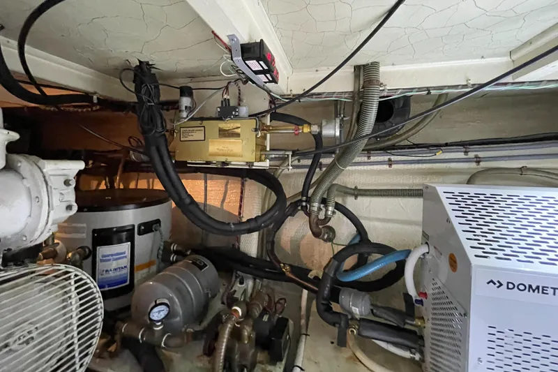 Slide: The Image of Grand Banks 42 Classic 1990 - 110