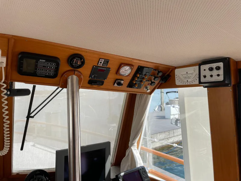 Slide: The Image of Grand Banks 42 Classic 1990 - 60