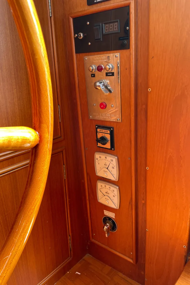 Slide: The Image of Grand Banks 42 Classic 1990 - 64