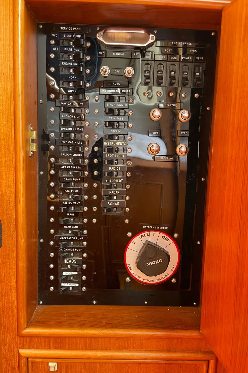 Slide: The Image of Grand Banks 42 Classic 1990 - 65