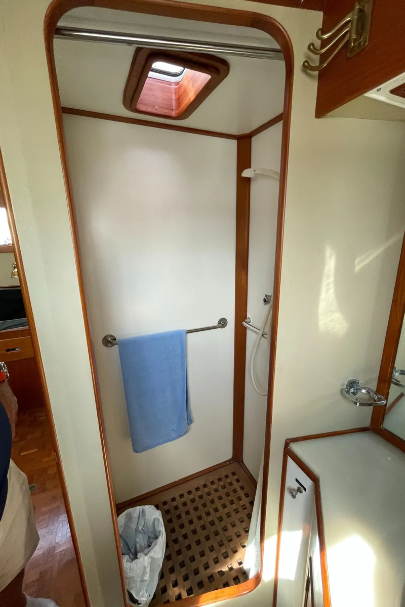 Slide: The Image of Grand Banks 42 Classic 1990 - 95